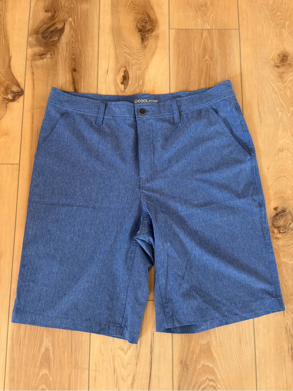 Men’s golf shorts